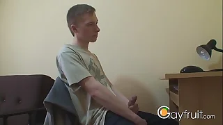 James is looking for game on the internet&period;